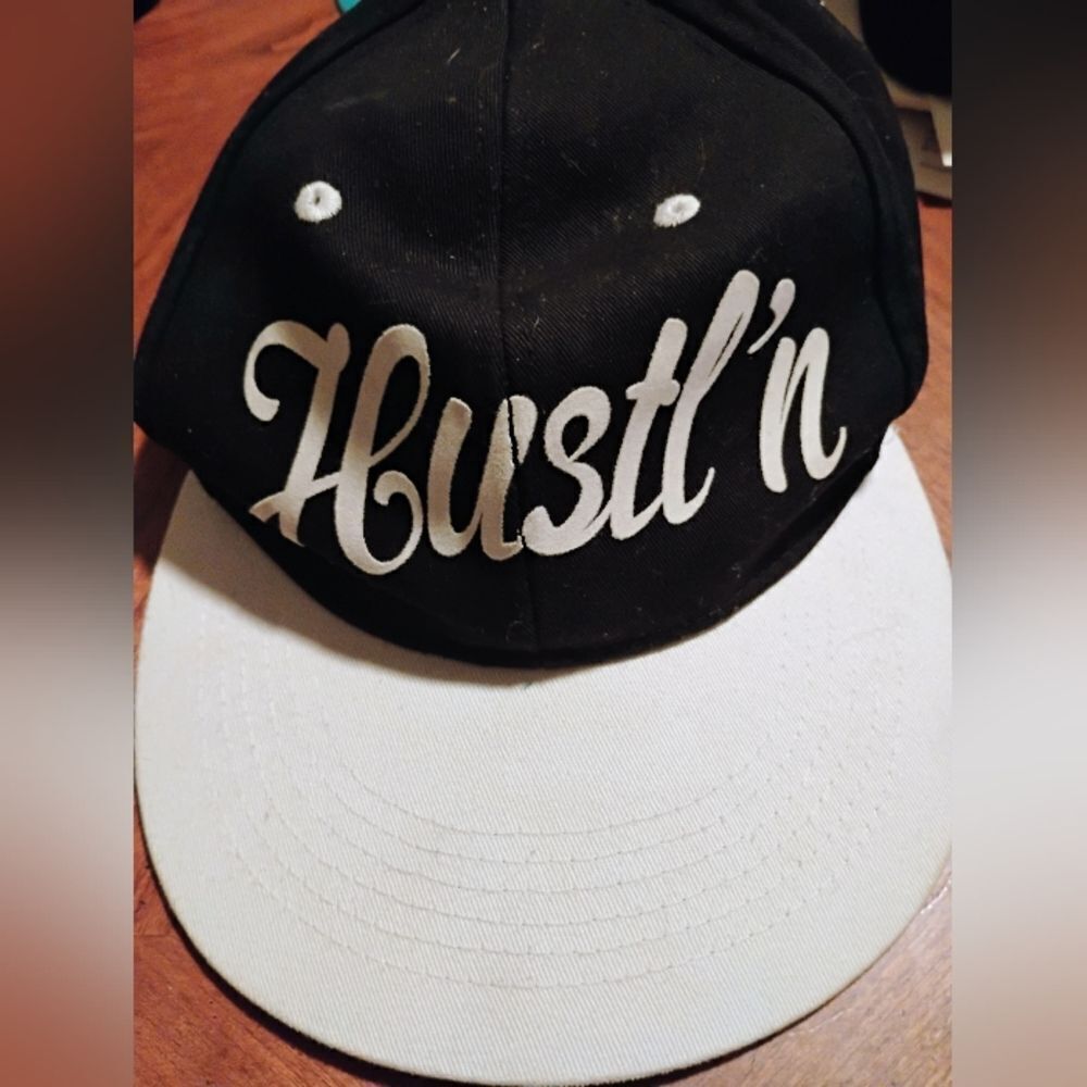 (0996) Black and White Cap  "Hustl'n"